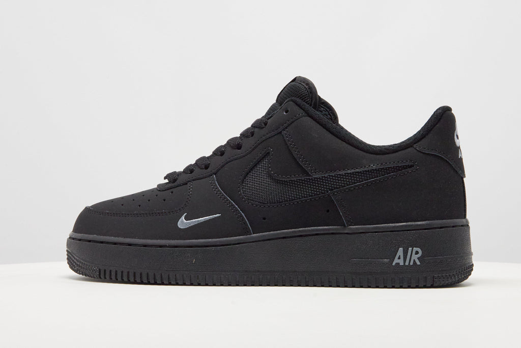 รองเท้าผู้ชาย Air Force 1 '07 LV8
