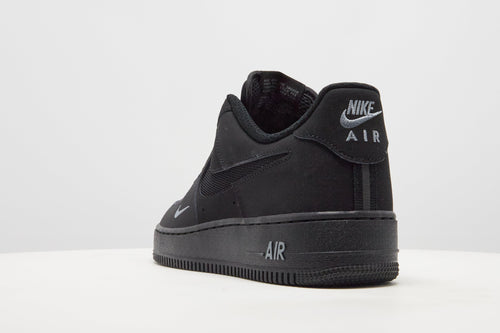 รองเท้าผู้ชาย Air Force 1 '07 LV8