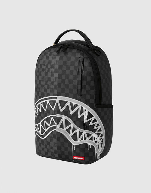 กระเป๋าสะพายหลัง Split Sketchy Shark (20L)