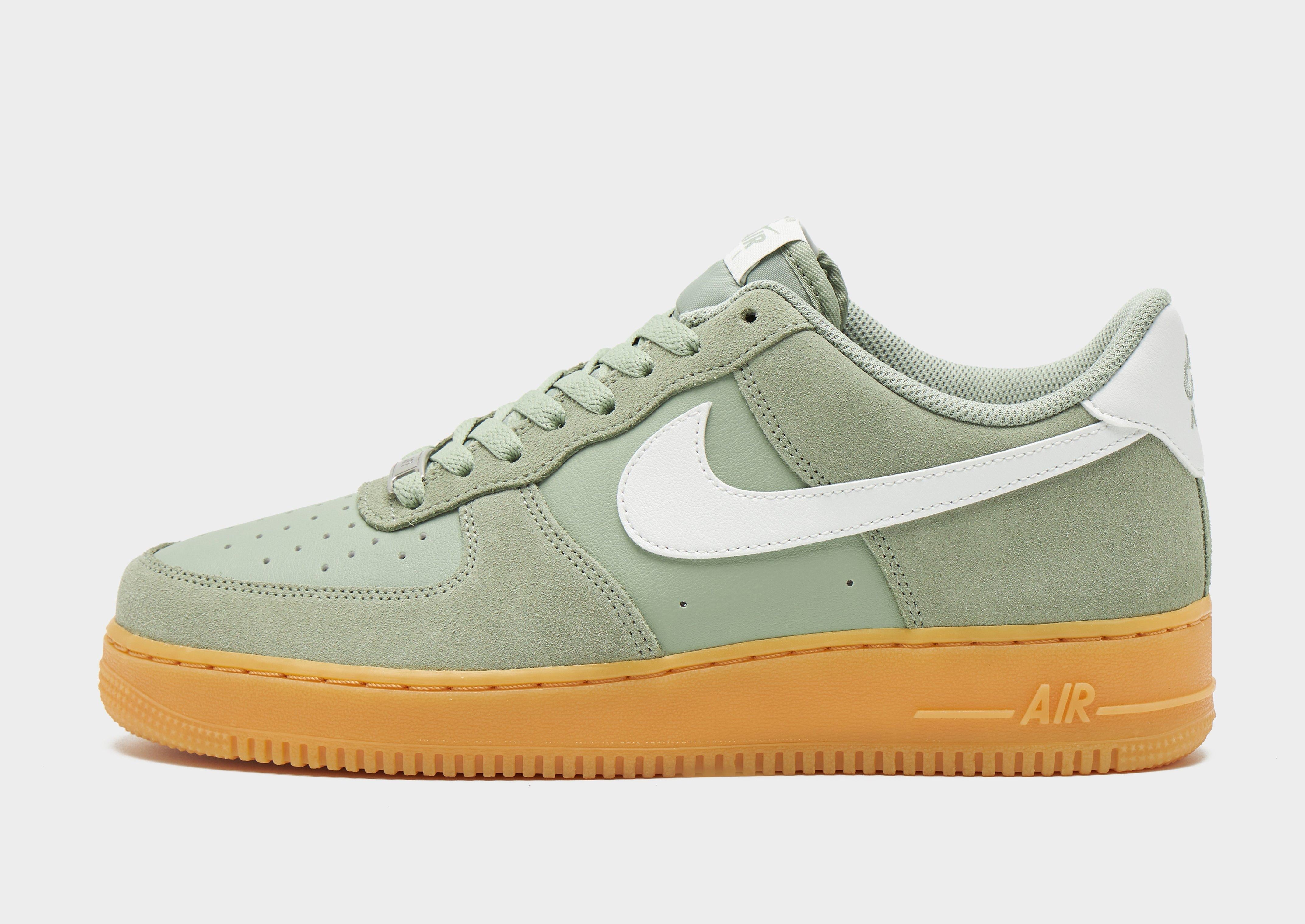 รองเท้าผู้ชาย Air Force 1 '07 LV8