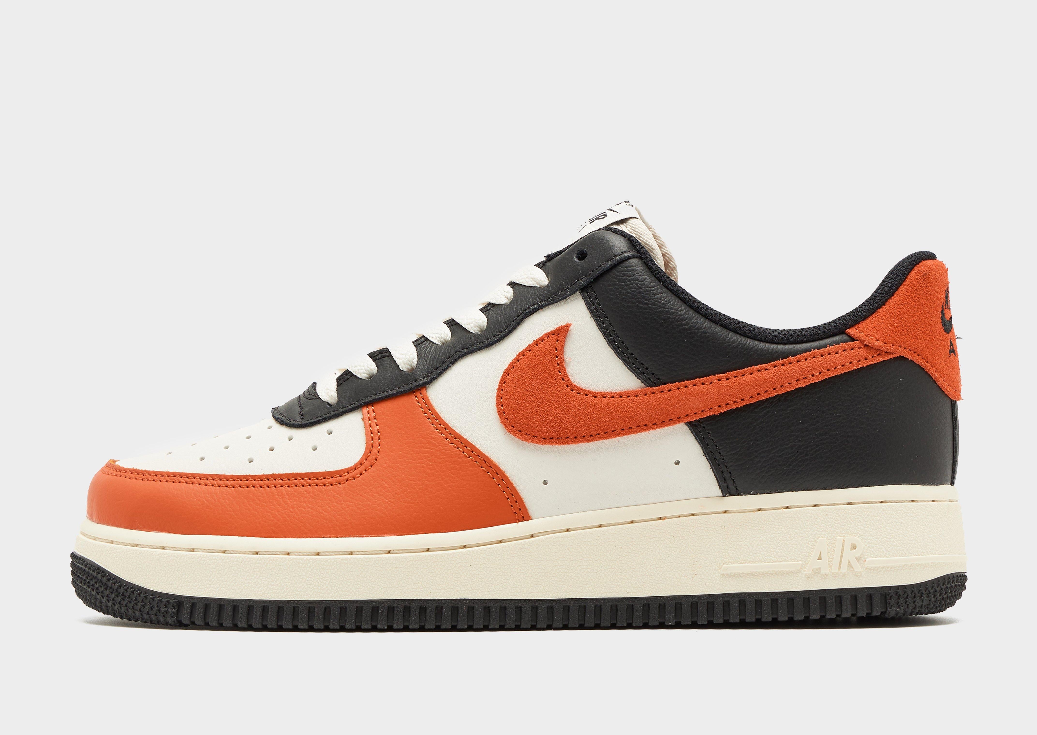 รองเท้าผู้ชาย Air Force 1 '07 LV8