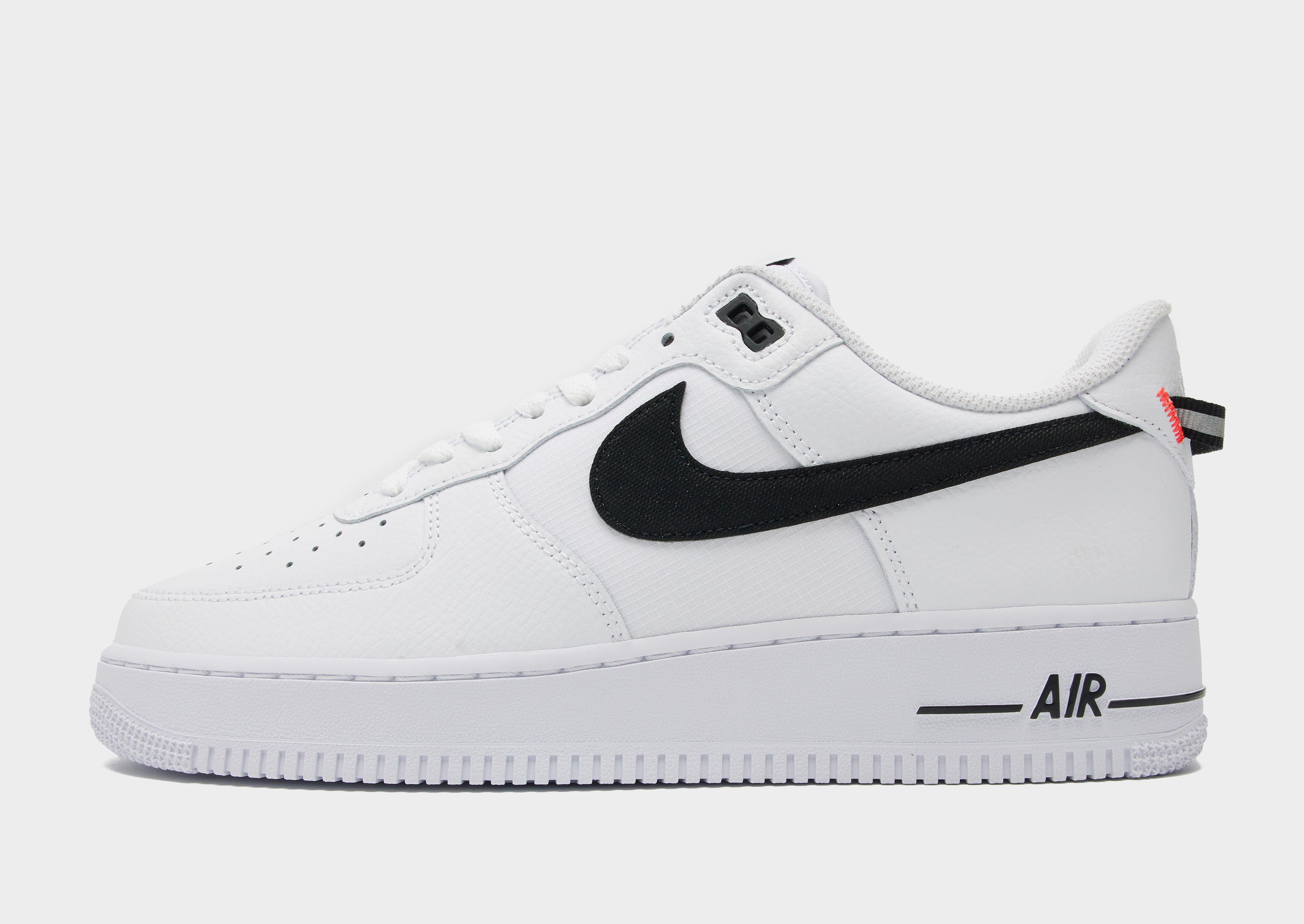 รองเท้าผู้ชาย Air Force 1 '07 LV8