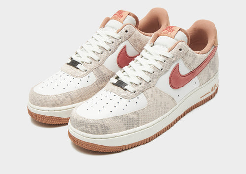 รองเท้าผู้ชาย Air Force 1 '07 LV8