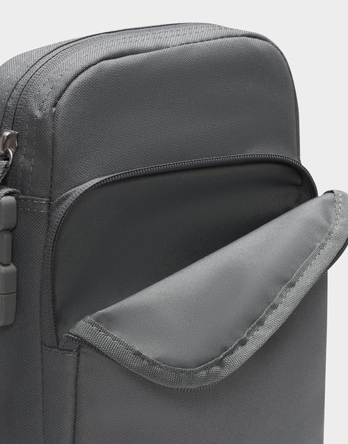 กระเป๋า Heritage Crossbody (4L)