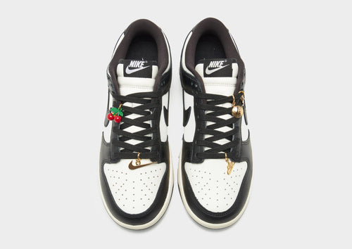 รองเท้าผู้หญิง Dunk Low SE