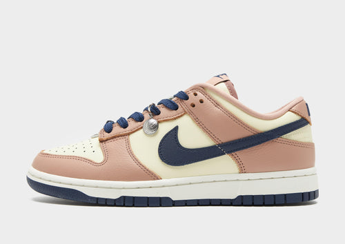 รองเท้าผู้หญิง Dunk Low SE