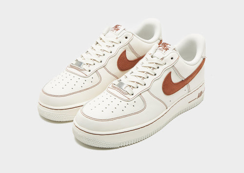 รองเท้าผู้ชาย Air Force 1 '07 LV8