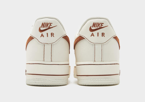รองเท้าผู้ชาย Air Force 1 '07 LV8