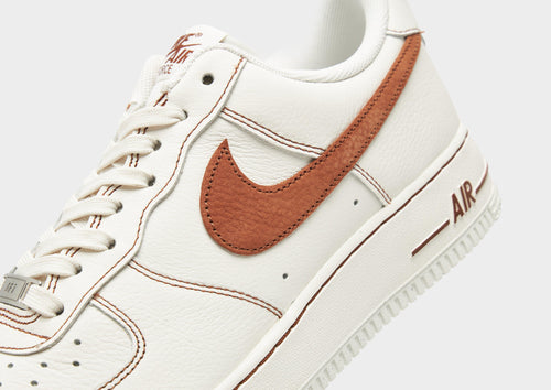 รองเท้าผู้ชาย Air Force 1 '07 LV8