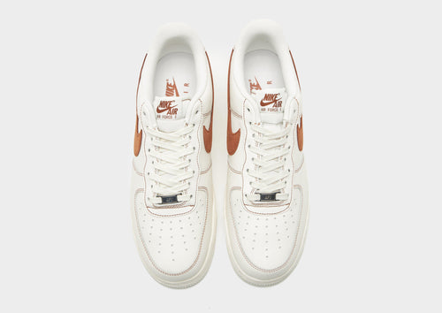 รองเท้าผู้ชาย Air Force 1 '07 LV8