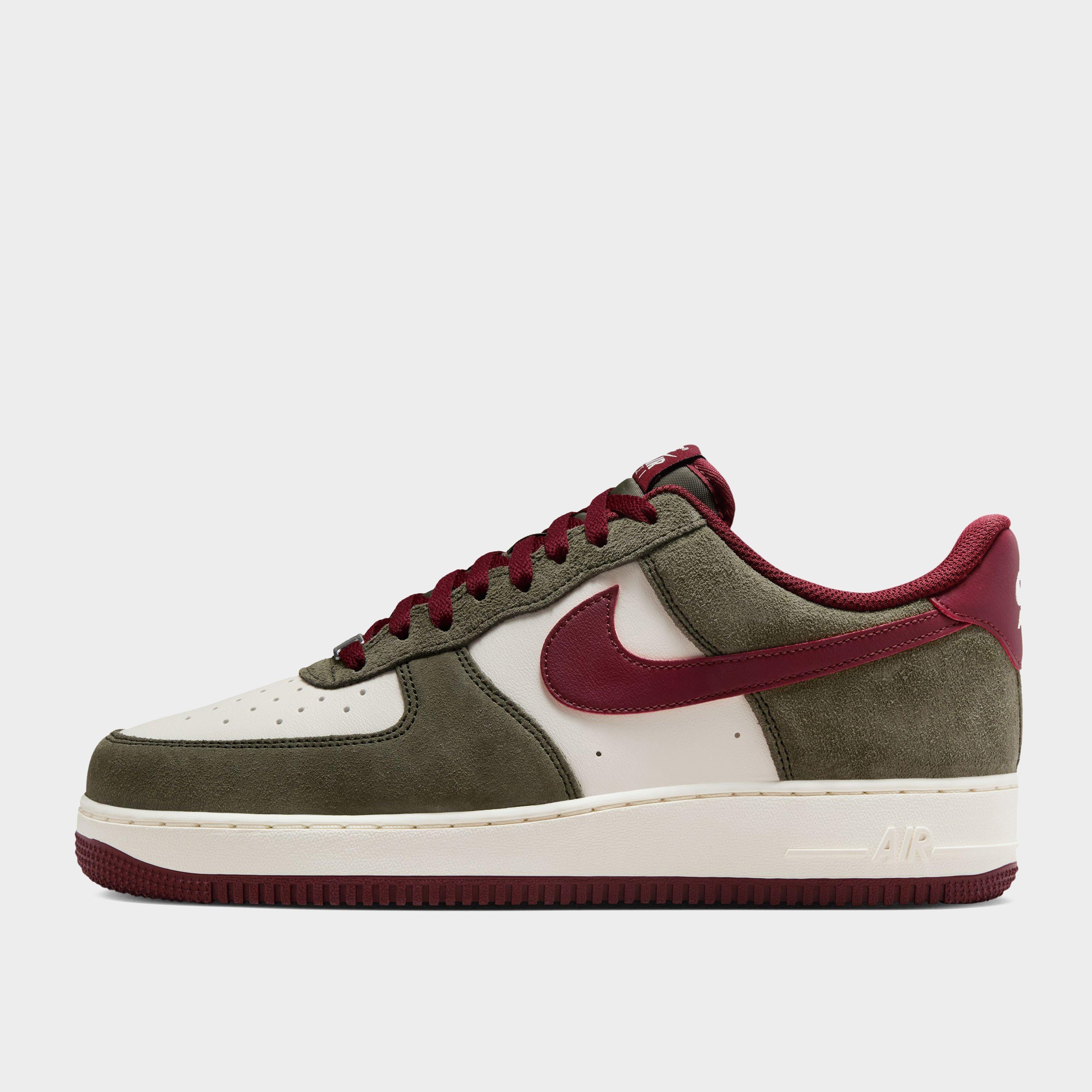 รองเท้าผู้ชาย Air Force 1 '07 LV8