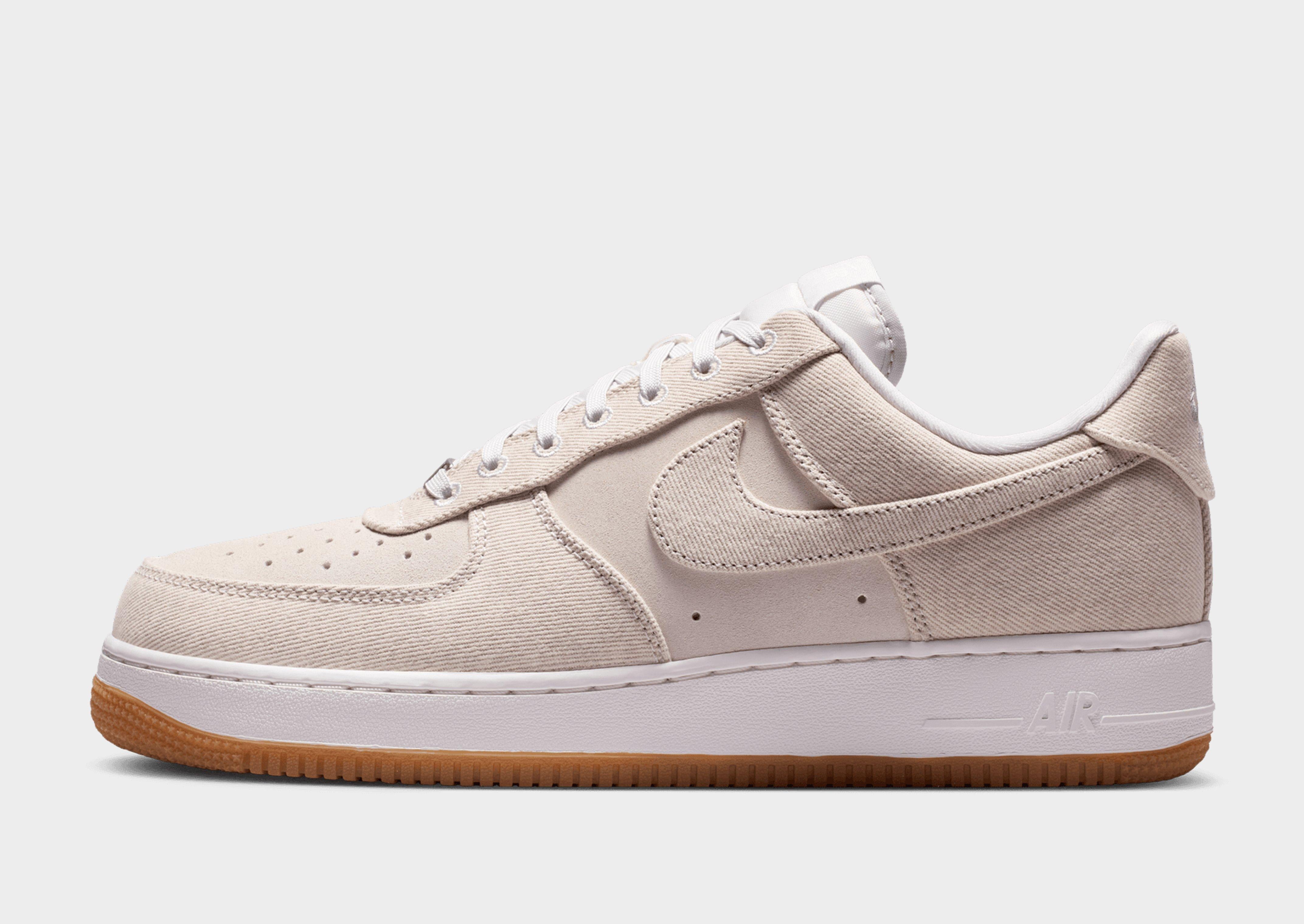 รองเท้าผู้ชาย Air Force 1 '07 LV8