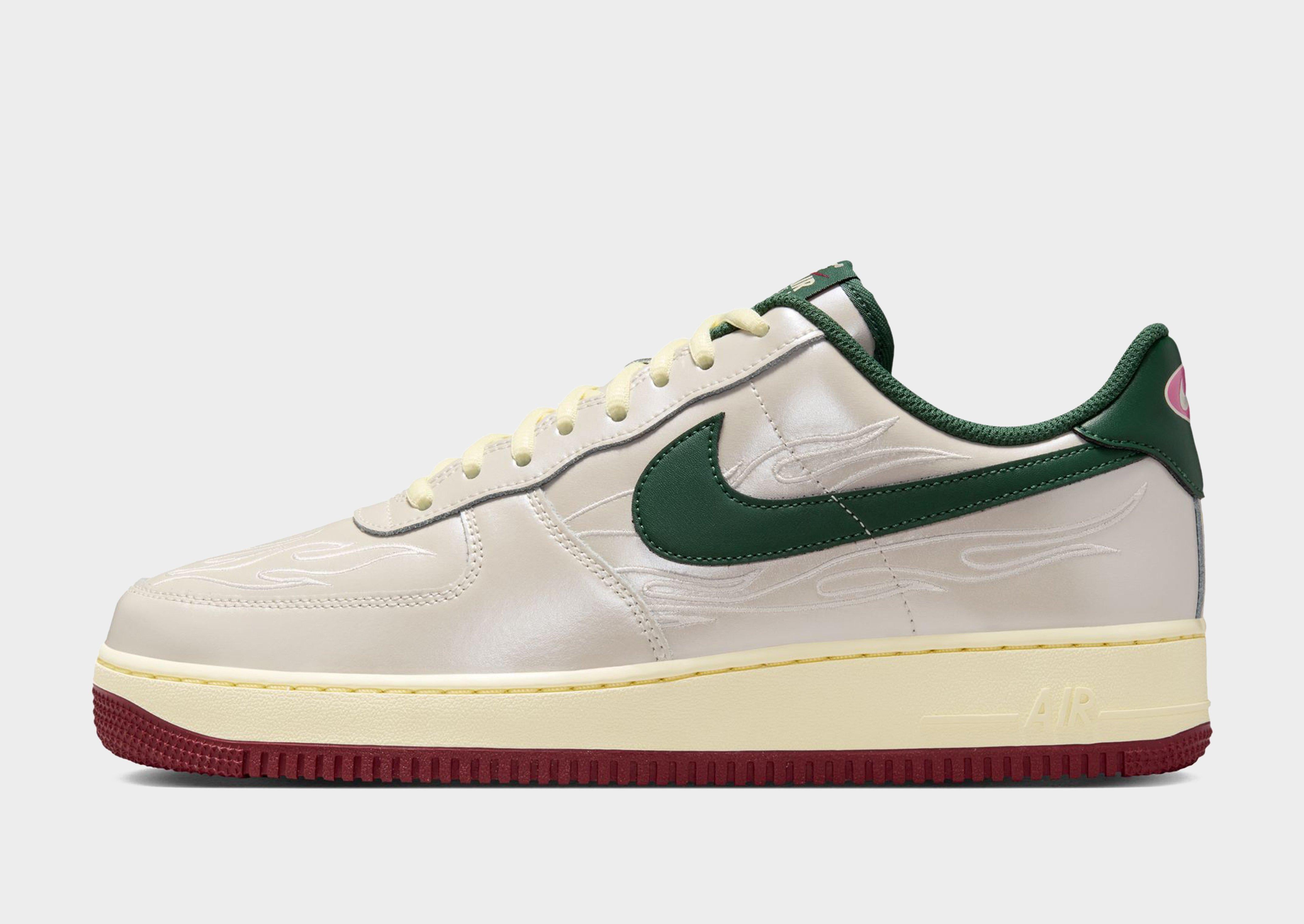 รองเท้าผู้ชาย Air Force 1 '07 LV8