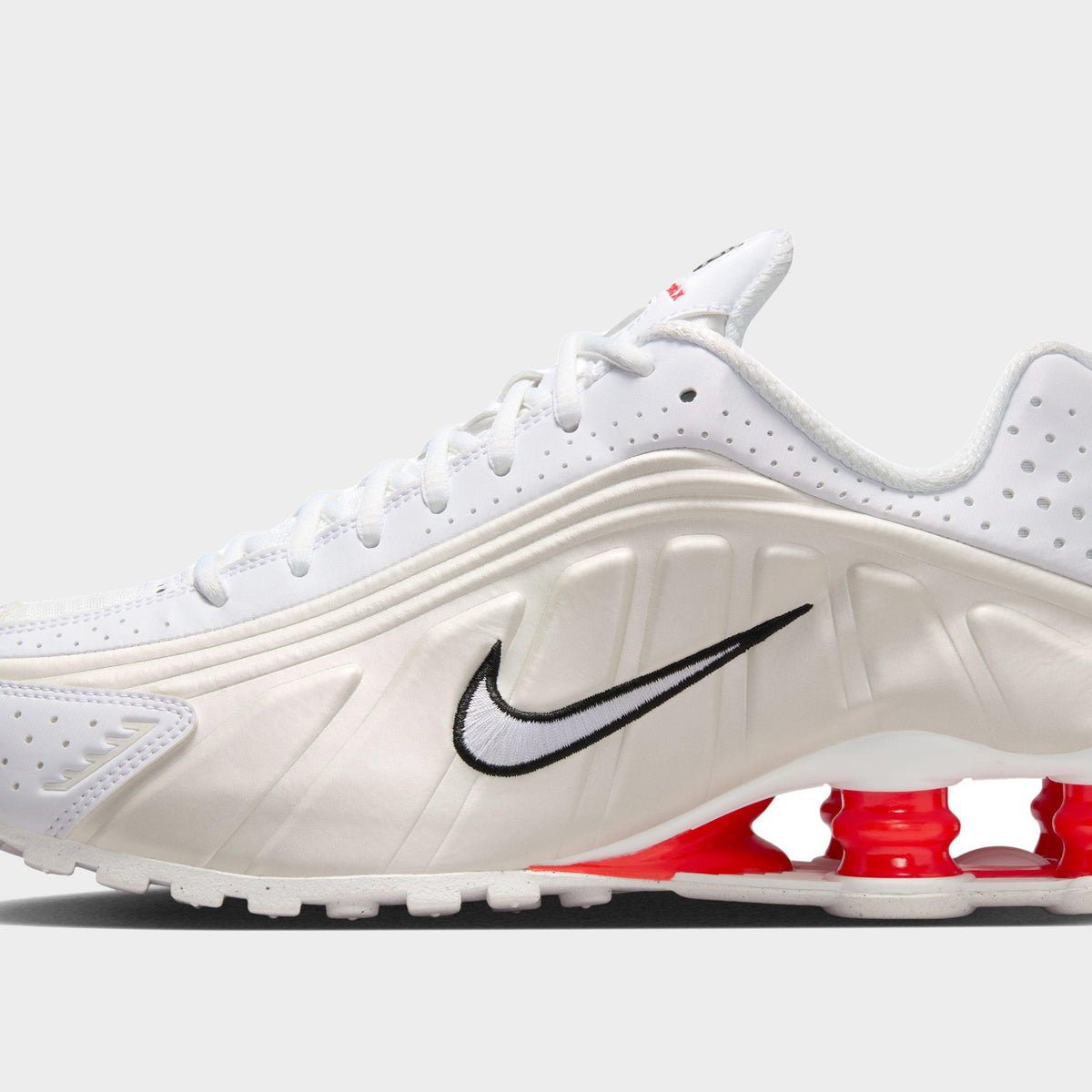 สีเบจ Nike รองเท้าผู้หญิง Shox R4 - JD Sports Thailand – JD Sports ...
