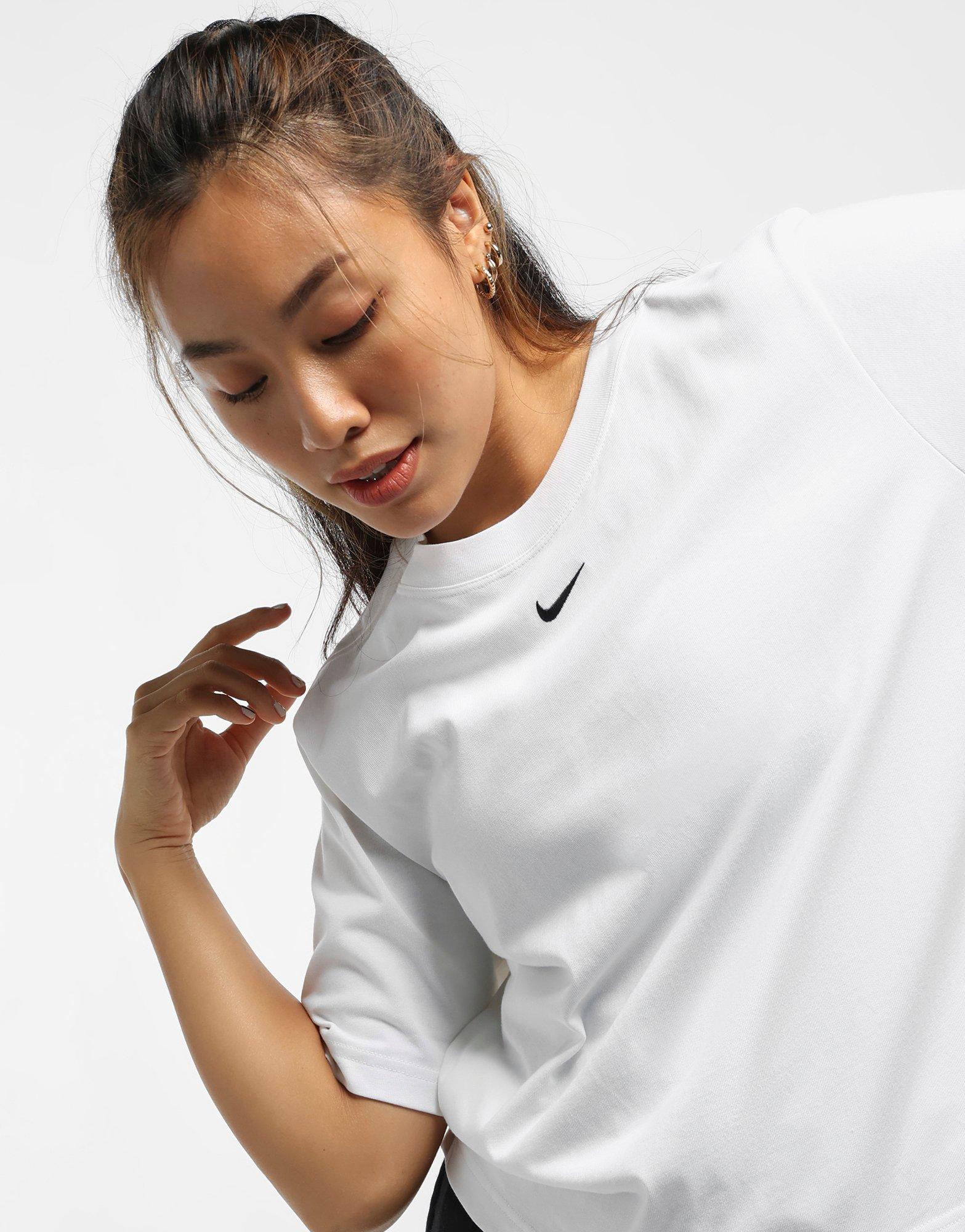 เสื้อยืดผู้หญิง Sportswear Essential Boxy