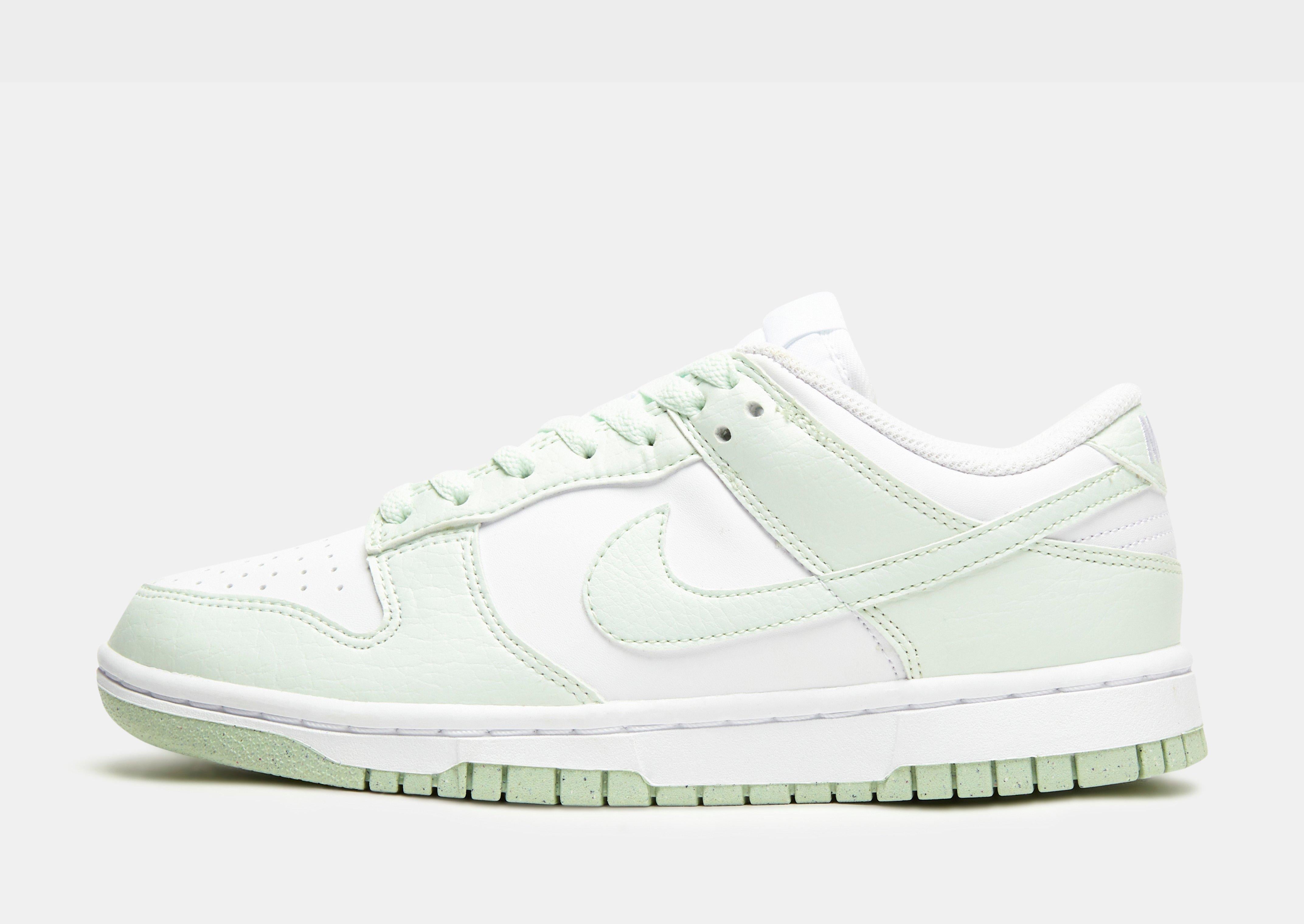 รองเท้าผู้หญิง Dunk Low Next Nature