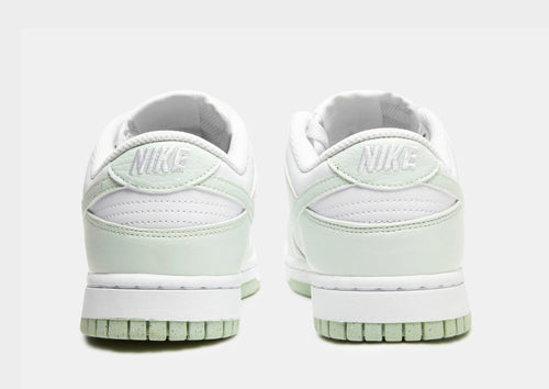 รองเท้าผู้หญิง Dunk Low Next Nature