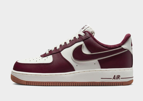 รองเท้าผู้ชาย Air Force 1 '07 LV8