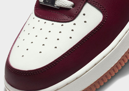 รองเท้าผู้ชาย Air Force 1 '07 LV8