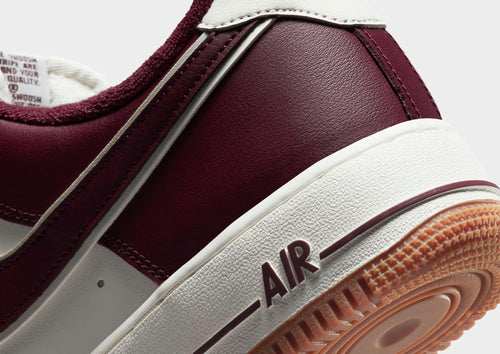 รองเท้าผู้ชาย Air Force 1 '07 LV8