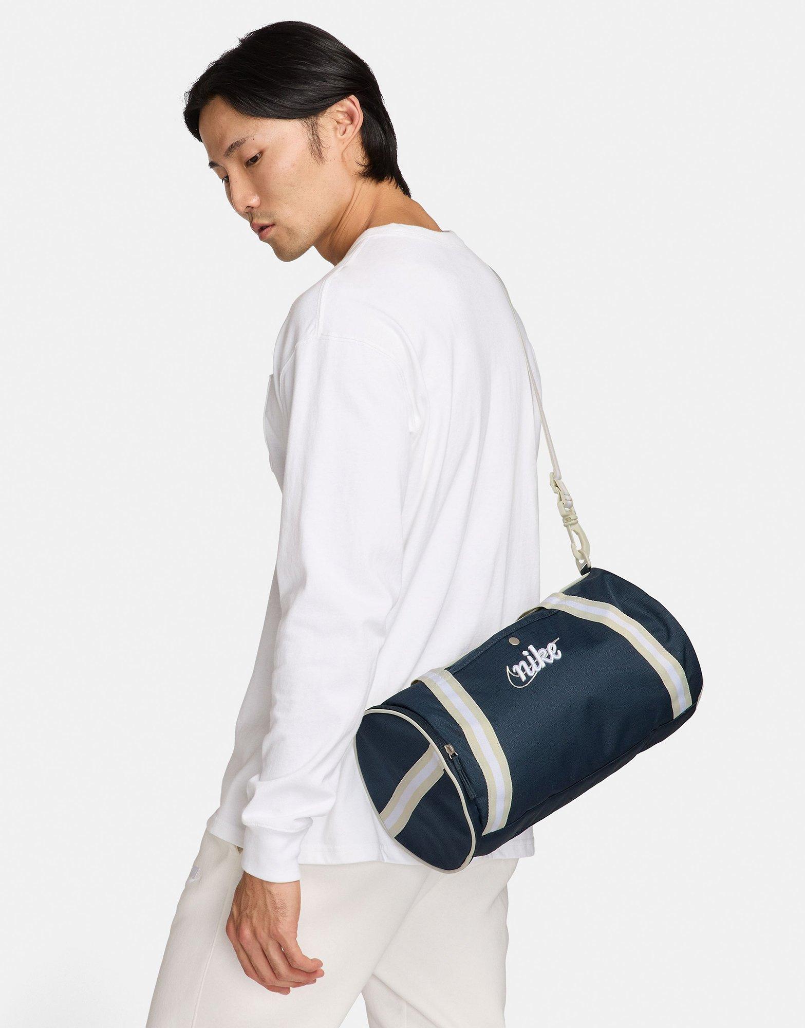 กระเป๋าสะพายข้าง Heritage Retro Duffel (13L)
