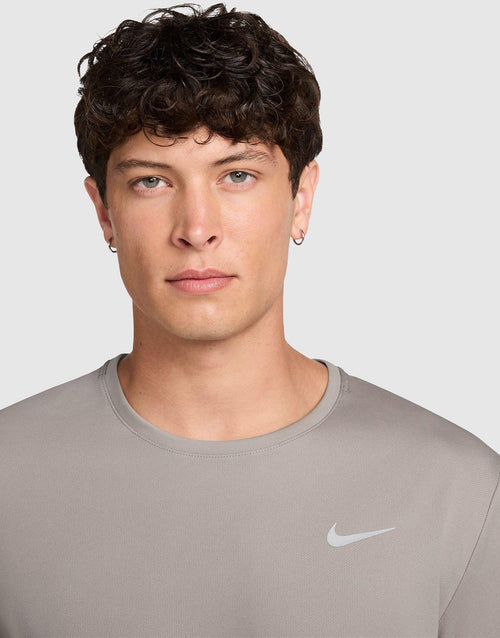 เสื้อยืดผู้ชาย Dri-FIT UV Miler
