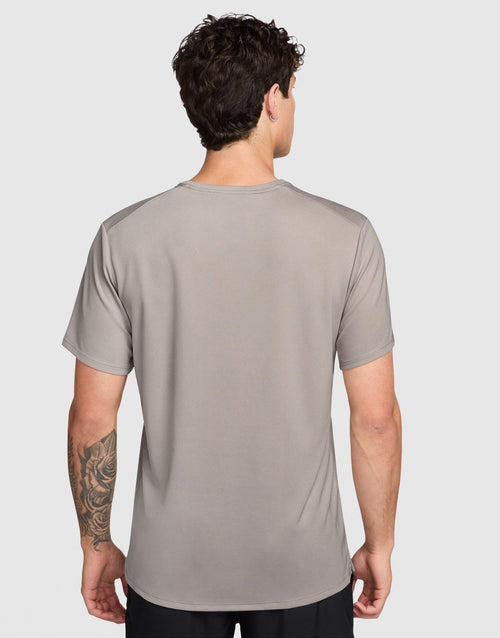 เสื้อยืดผู้ชาย Dri-FIT UV Miler