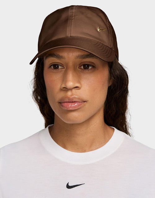 หมวกแก็ป Dri-FIT Club Metal Swoosh