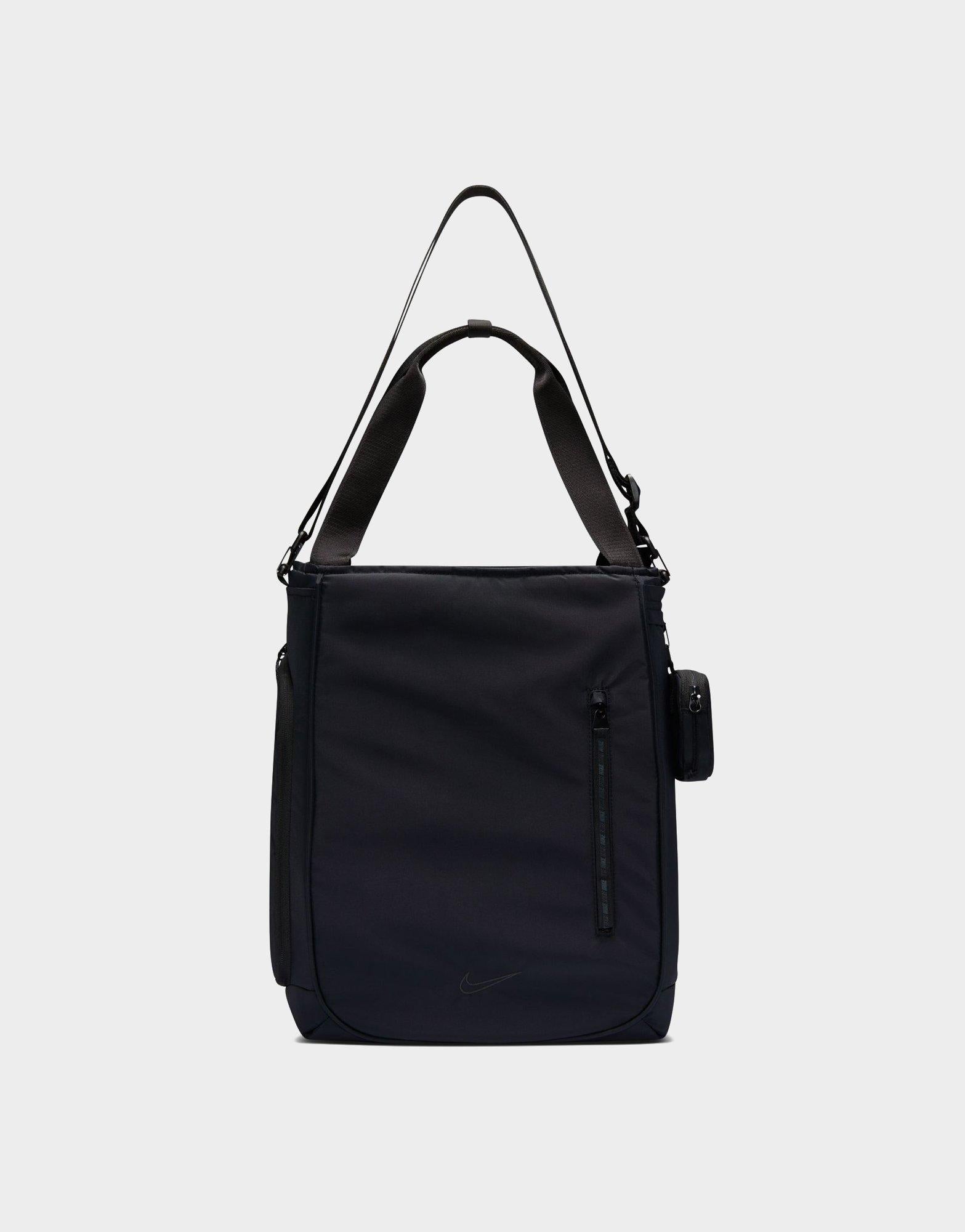 กระเป๋า Sportswear Commute (20L)