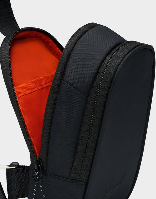 กระเป๋าพาดลำตัว Sportswear Commute (1L)