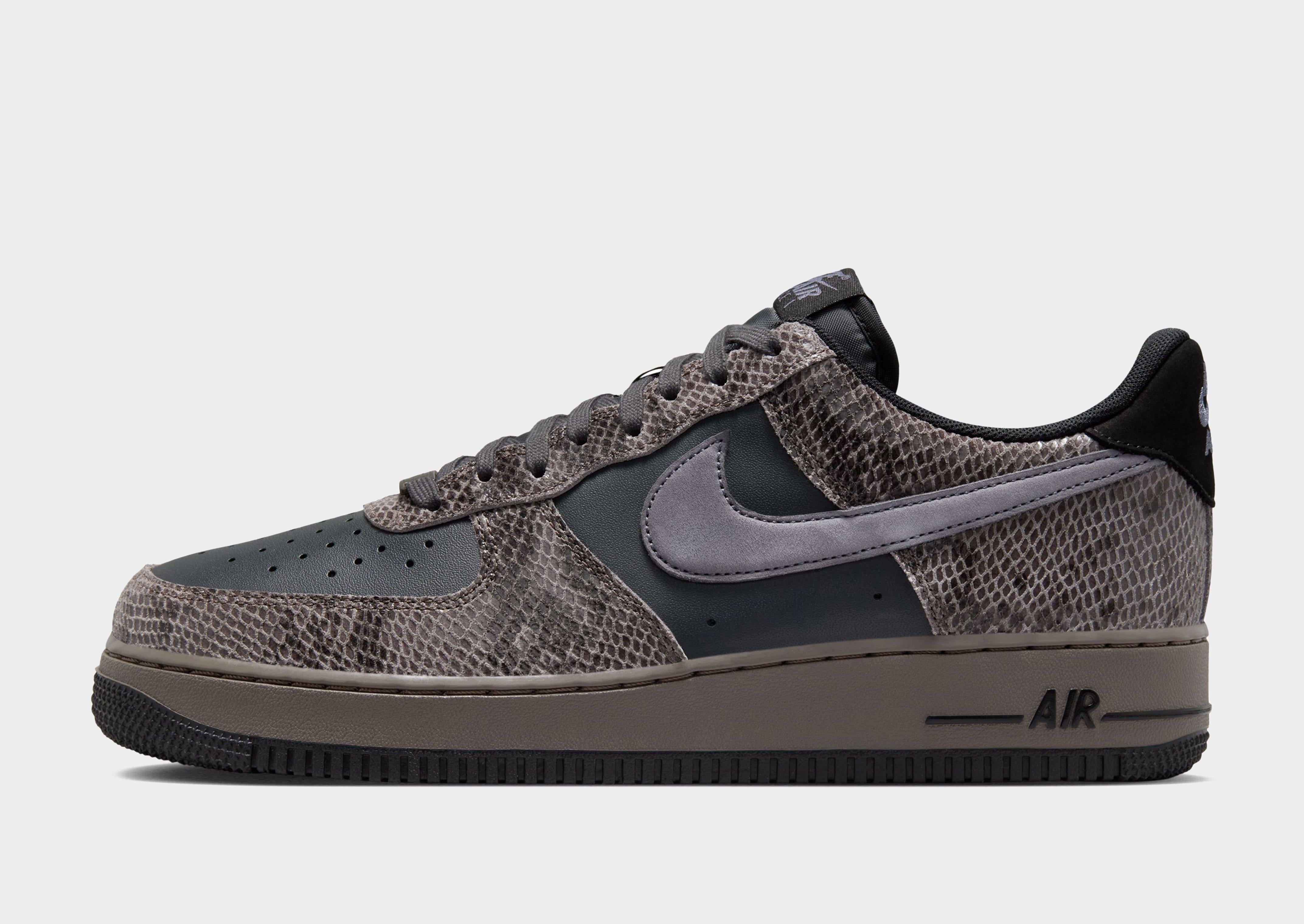 รองเท้าผู้ชาย Air Force 1 '07 LV8