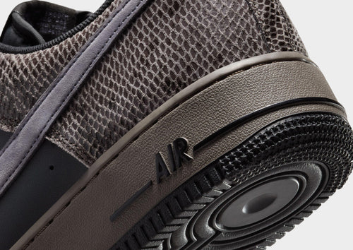 รองเท้าผู้ชาย Air Force 1 '07 LV8