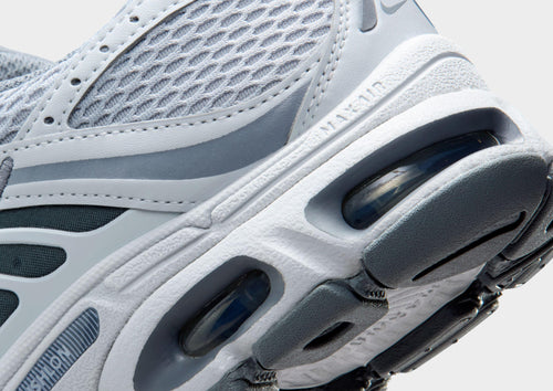 รองเท้าผู้หญิง Air Max Moto 2K