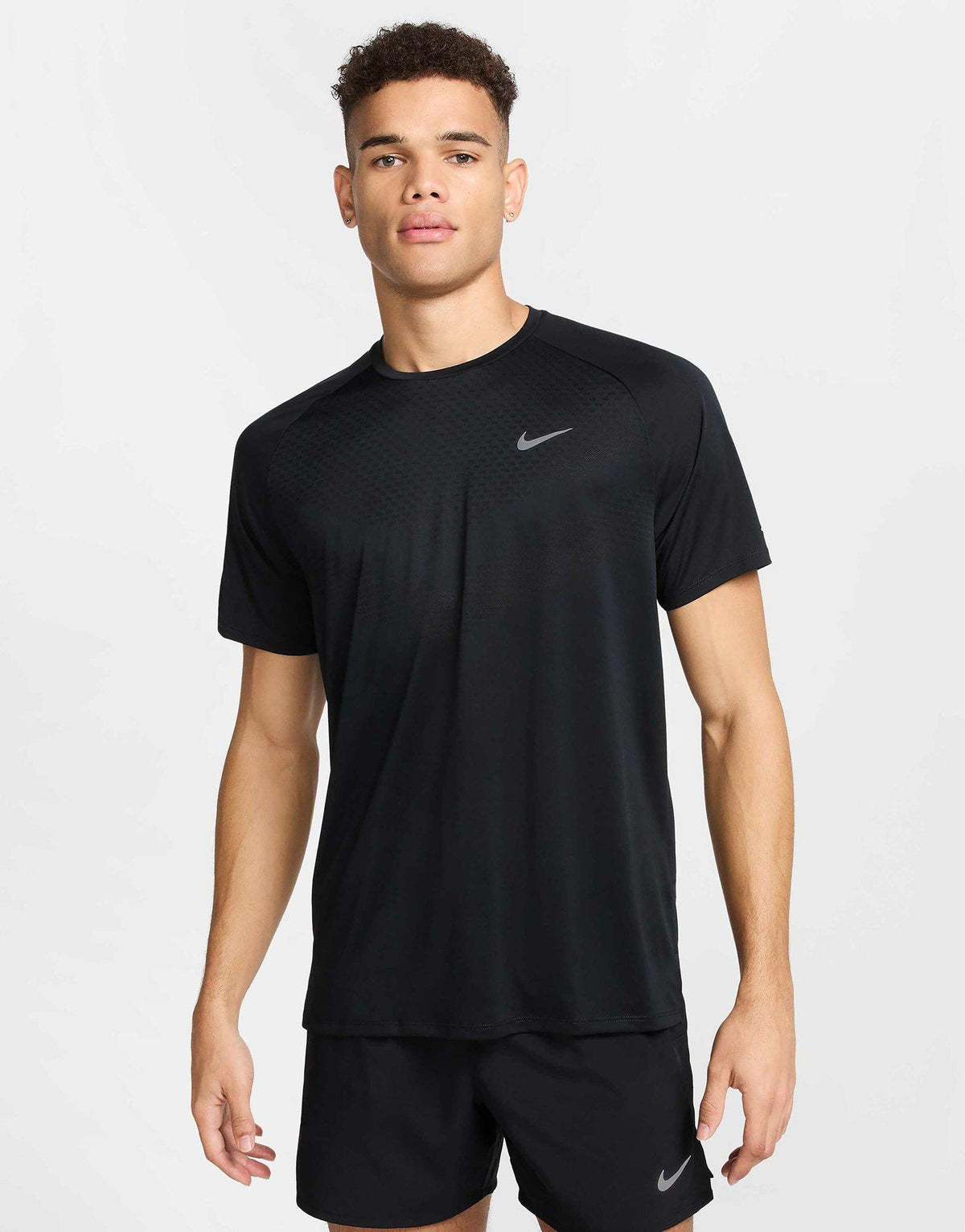 เสื้อยืดผู้ชาย Stride Dri-FIT ADV Running