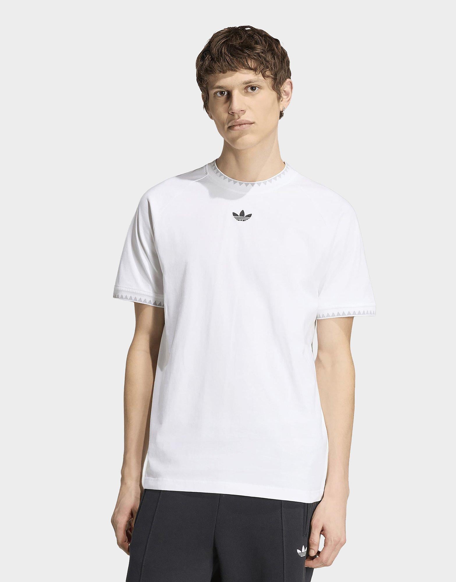 เสื้อยืดผู้ชาย Chest Stripes Engineered Collar