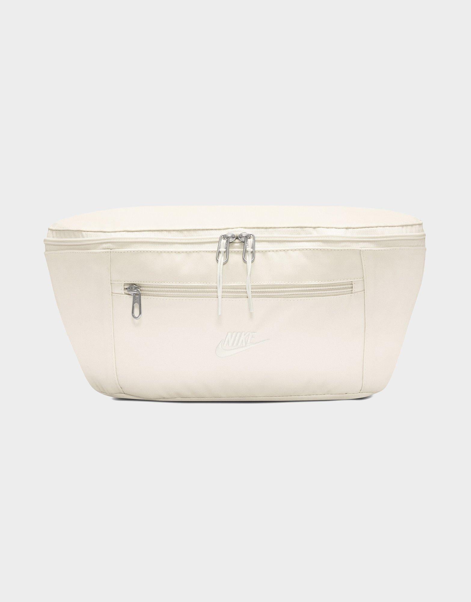 กระเป๋า Heritage Waistpack (8L)