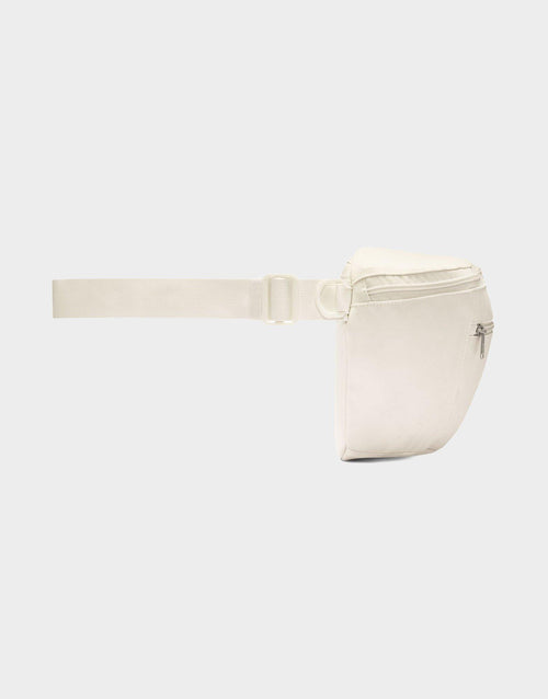 กระเป๋า Heritage Waistpack (8L)