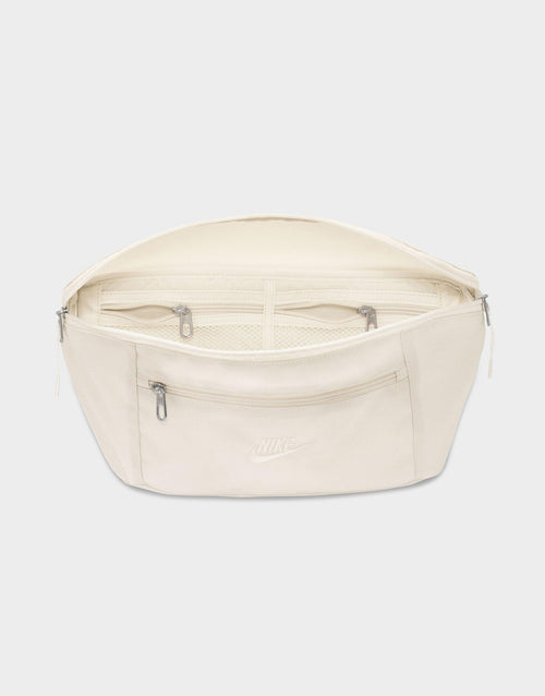 กระเป๋า Heritage Waistpack (8L)