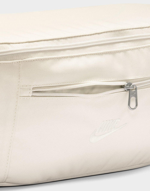 กระเป๋า Heritage Waistpack (8L)
