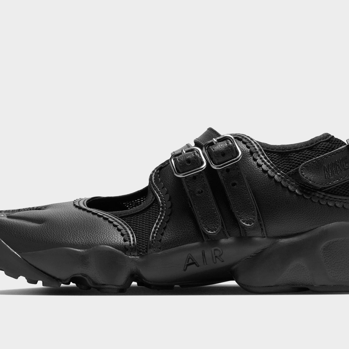 สีดำ Nike รองเท้าผู้หญิง Air Rift - JD Sports Thailand – JD Sports ...