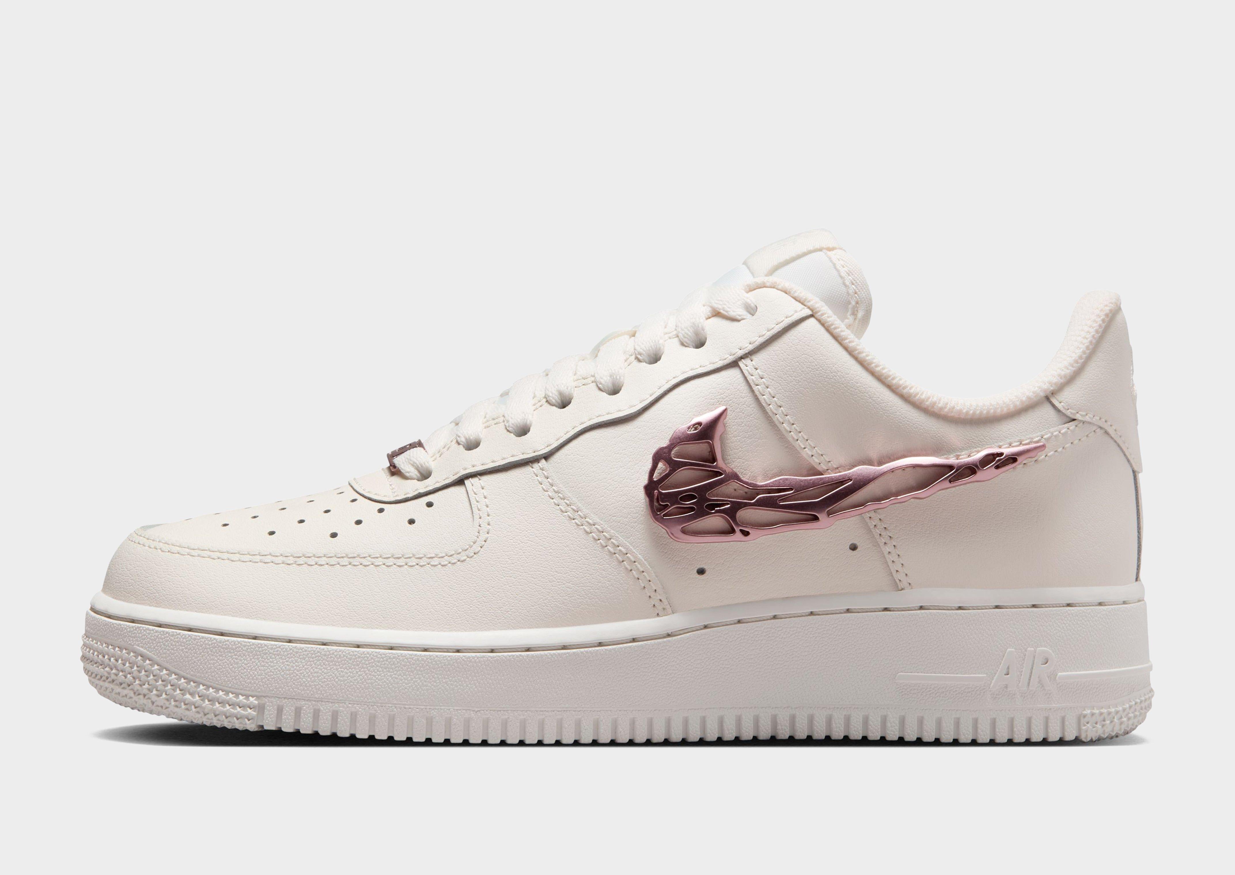 รองเท้าผู้หญิง Nike Air Force 1 '07