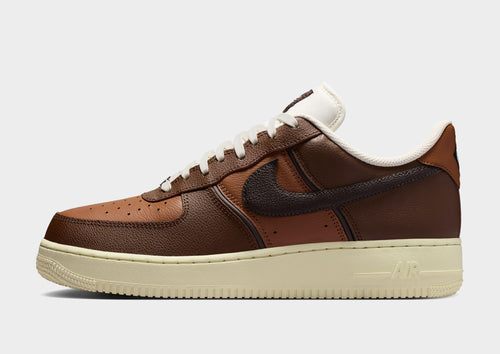 รองเท้าผู้ชาย Air Force 1 '07 LV8