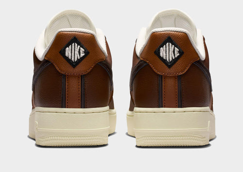 รองเท้าผู้ชาย Air Force 1 '07 LV8