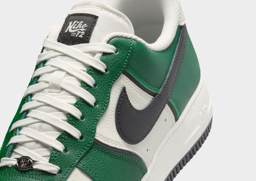 รองเท้าผู้ชาย Air Force 1 '07 LV8