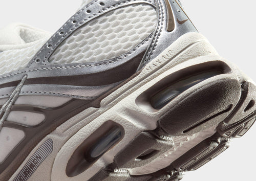 รองเท้าผู้หญิง Air Max Moto 2K
