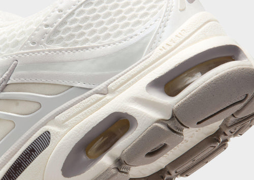 รองเท้าผู้หญิง Air Max Moto 2K