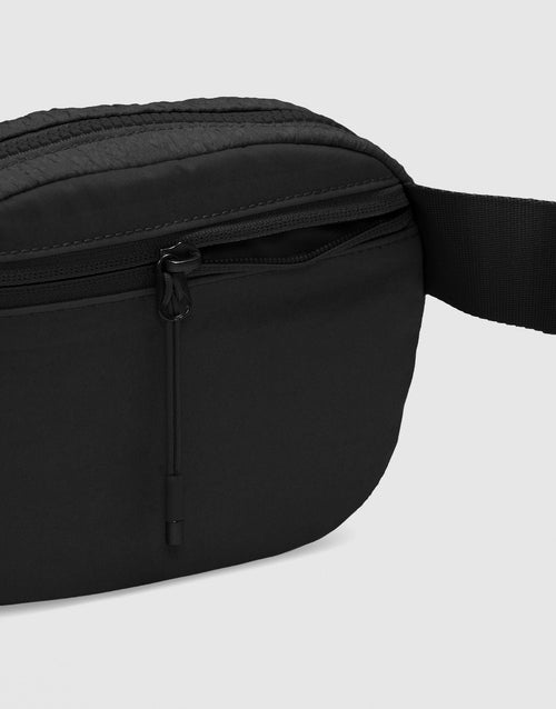 กระเป๋า Aura Waistpack (2L)