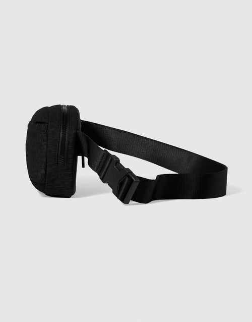 กระเป๋า Aura Waistpack (2L)