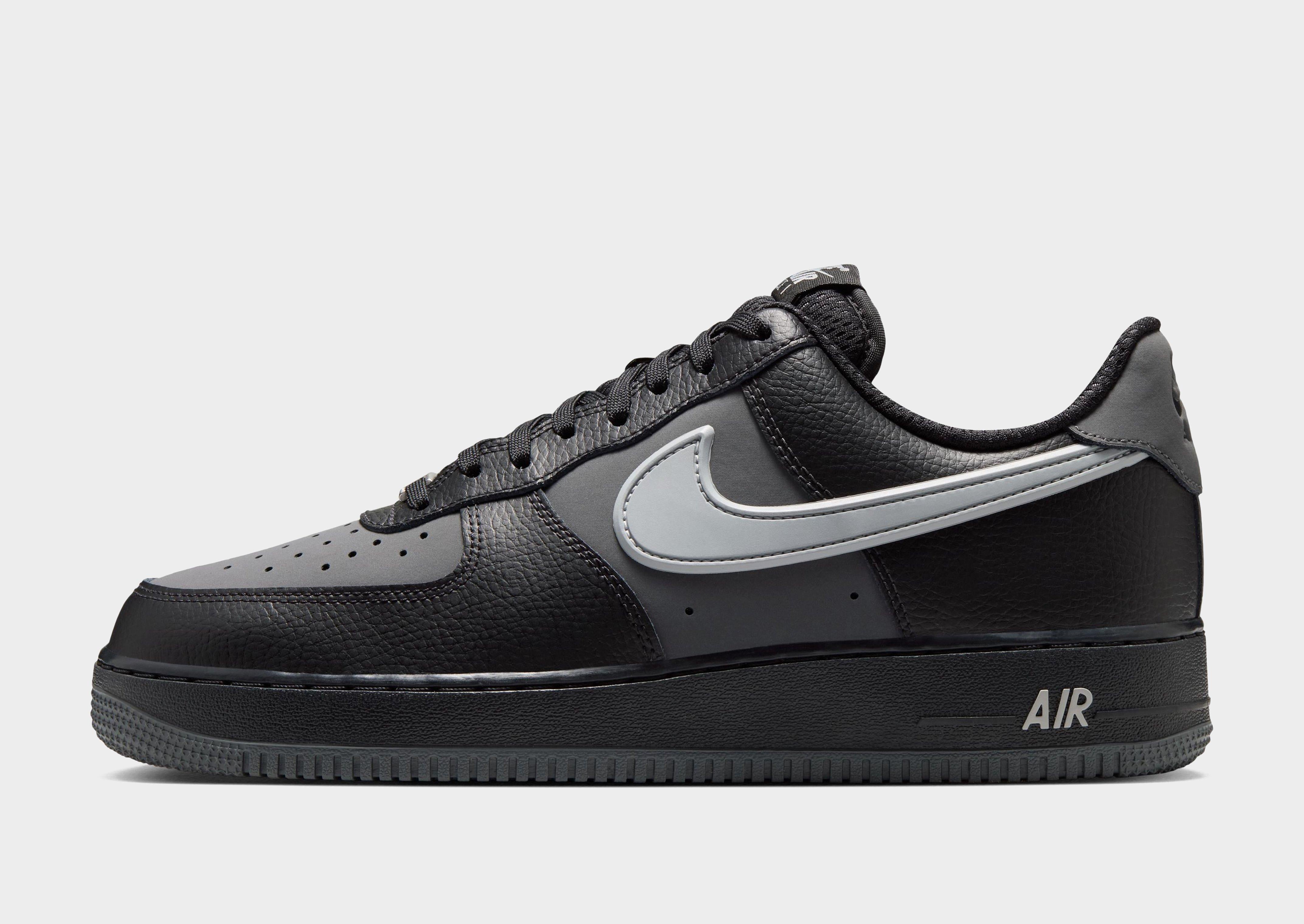 รองเท้าผู้ชาย Air Force 1 '07 LV8