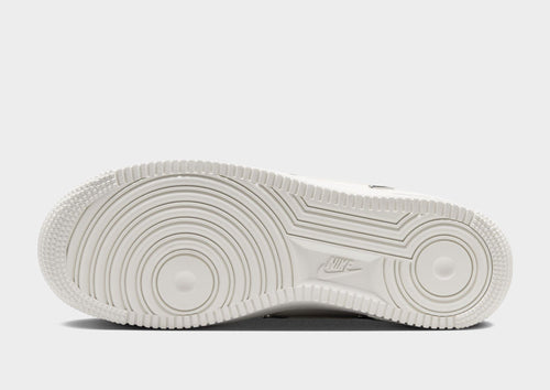 รองเท้าผู้หญิง Air Force 1 '07 LV8